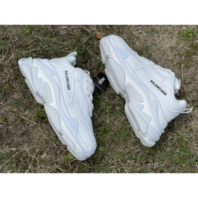 Ba*len*cia*ga triple s synthetic leather sneaker triple white