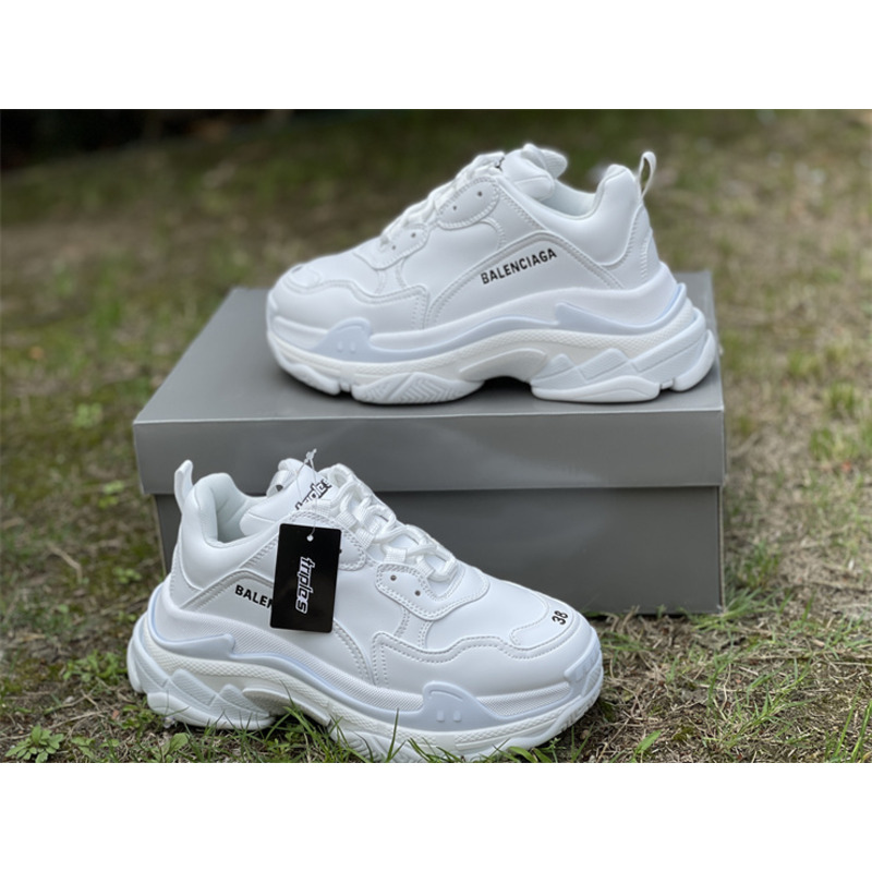 Ba*len*cia*ga triple s synthetic leather sneaker triple white