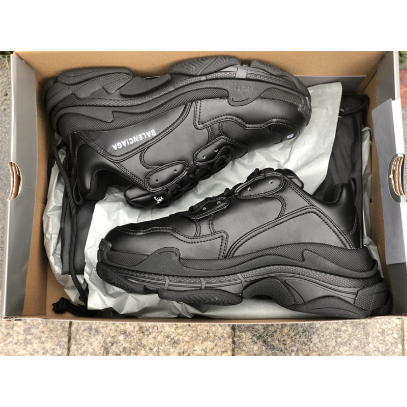 Ba*len*cia*ga triple s synthetic leather sneaker triple black