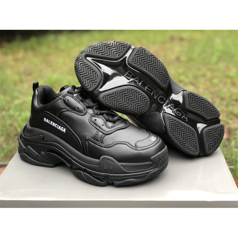 Ba*len*cia*ga triple s synthetic leather sneaker triple black