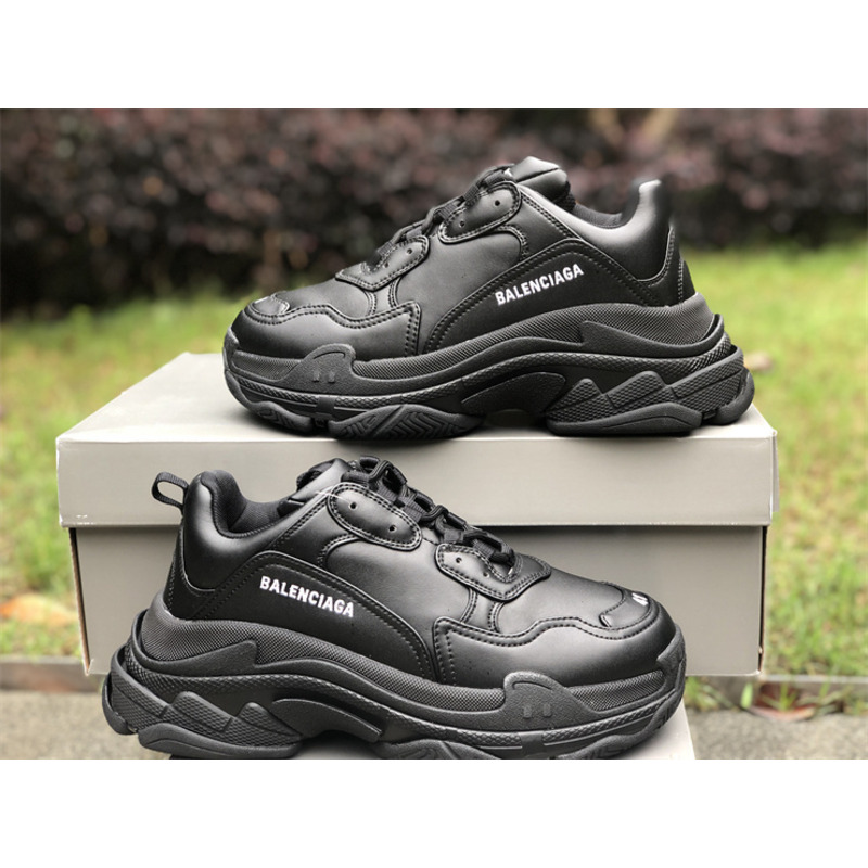 Ba*len*cia*ga triple s synthetic leather sneaker triple black