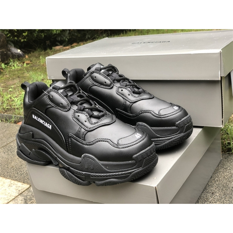 Ba*len*cia*ga triple s synthetic leather sneaker triple black