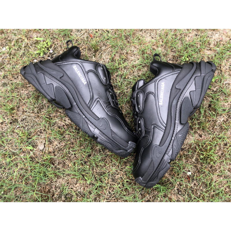 Ba*len*cia*ga triple s synthetic leather sneaker triple black