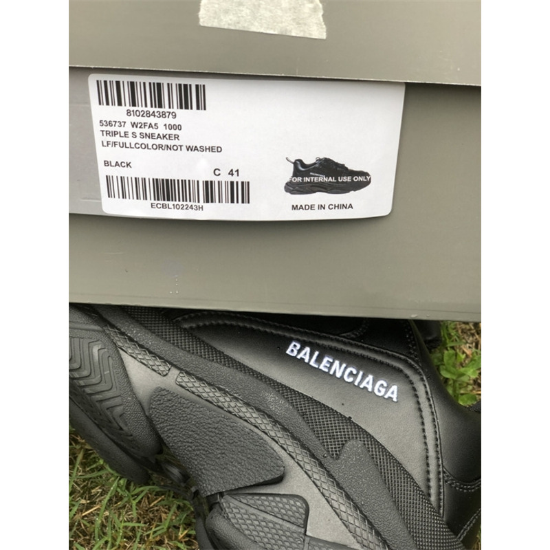 Ba*len*cia*ga triple s synthetic leather sneaker triple black