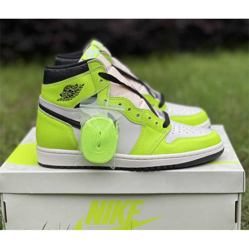 Air Jordan 1 High OG “Volt” Sneaker Black/Fluorescent Green