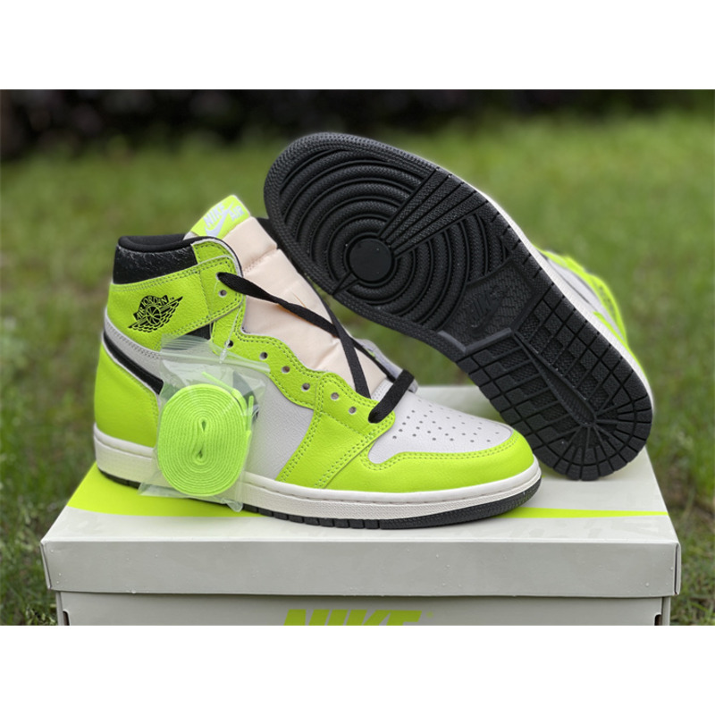 Air Jordan 1 High OG “Volt” Sneaker Black/Fluorescent Green