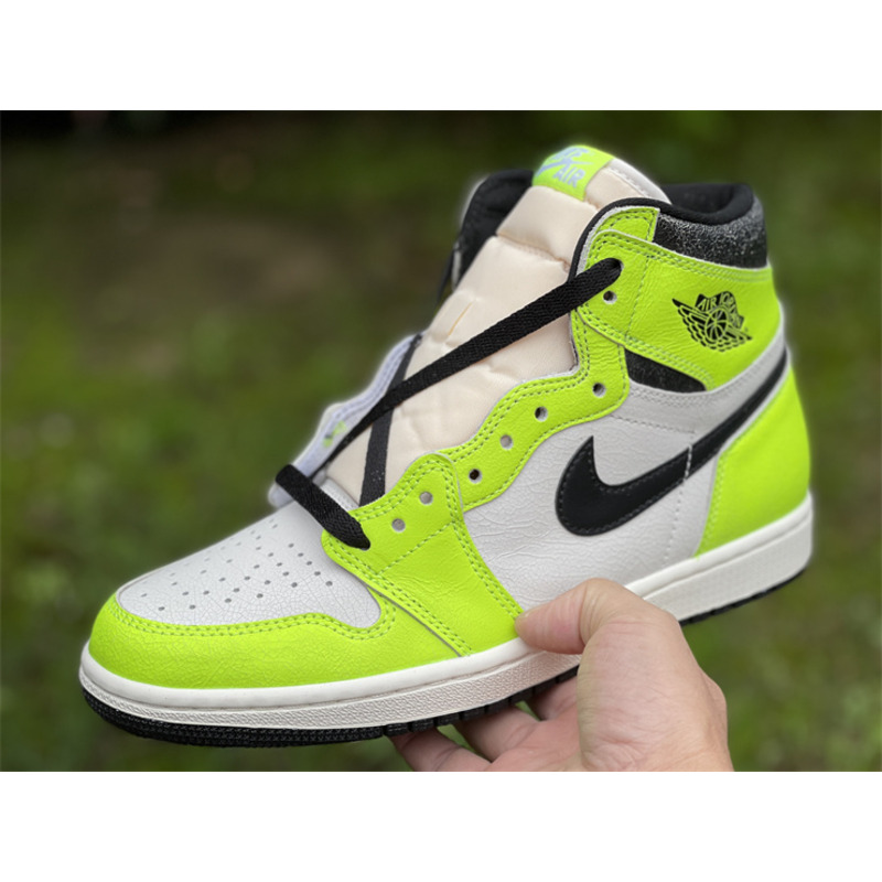 Air Jordan 1 High OG “Volt” Sneaker Black/Fluorescent Green