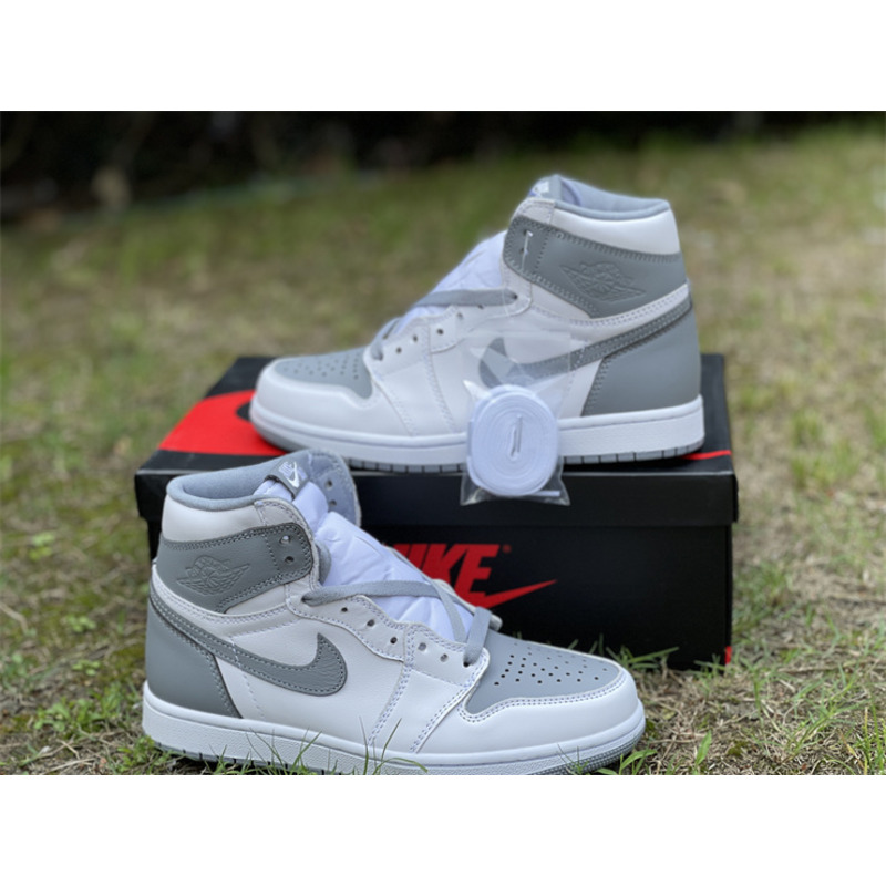 Air Jordan 1 High OG “Stealth” Sneaker Stealth/White