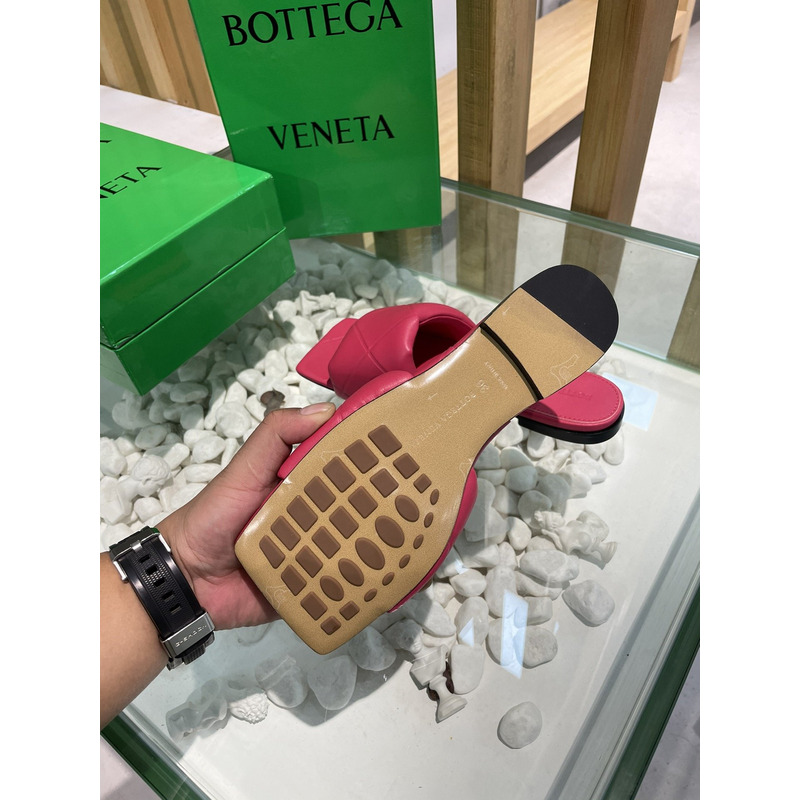 Bo*te*ga ve*ne*ta rubber lido sandals hollyhock