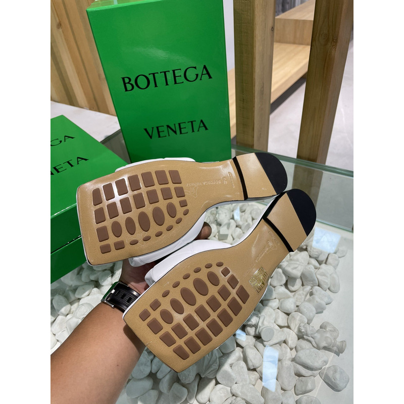 Bo*te*ga ve*ne*ta rubber lido sandals wax