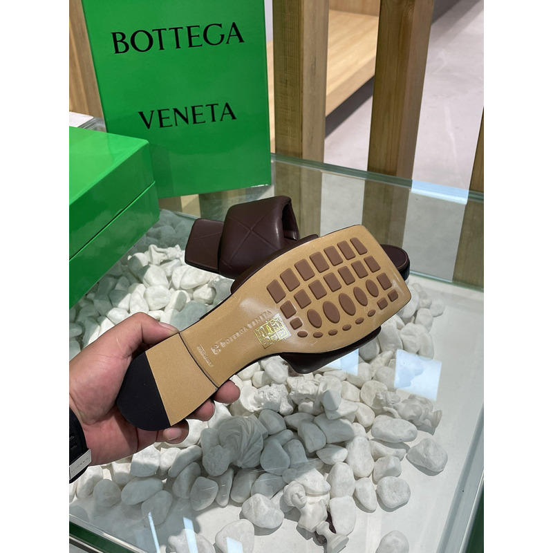 Bo*te*ga ve*ne*ta rubber lido sandals fondant