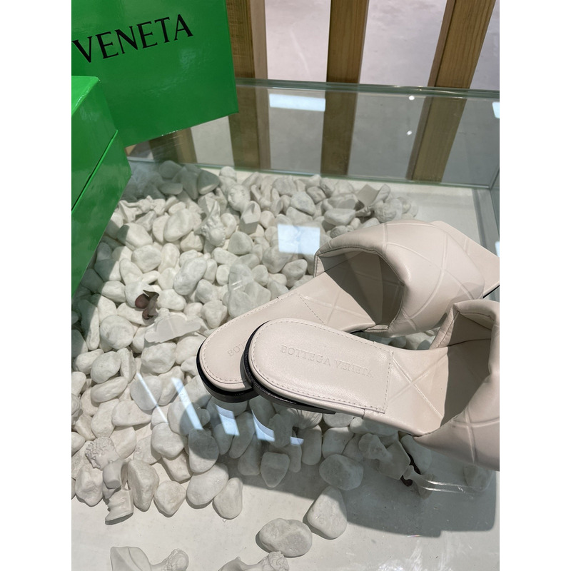 Bo*te*ga ve*ne*ta rubber lido sandals wax