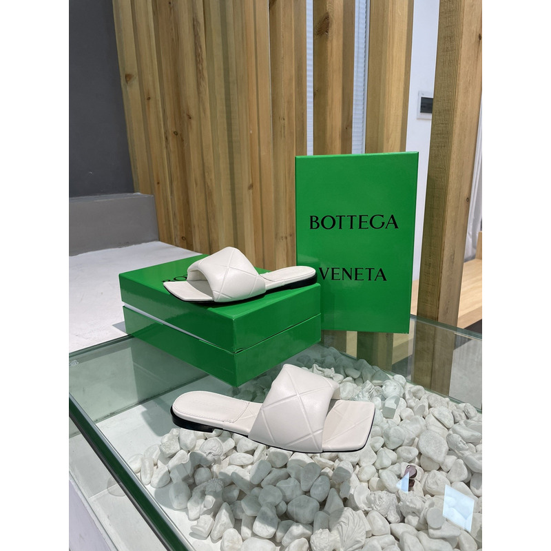 Bo*te*ga ve*ne*ta rubber lido sandals wax