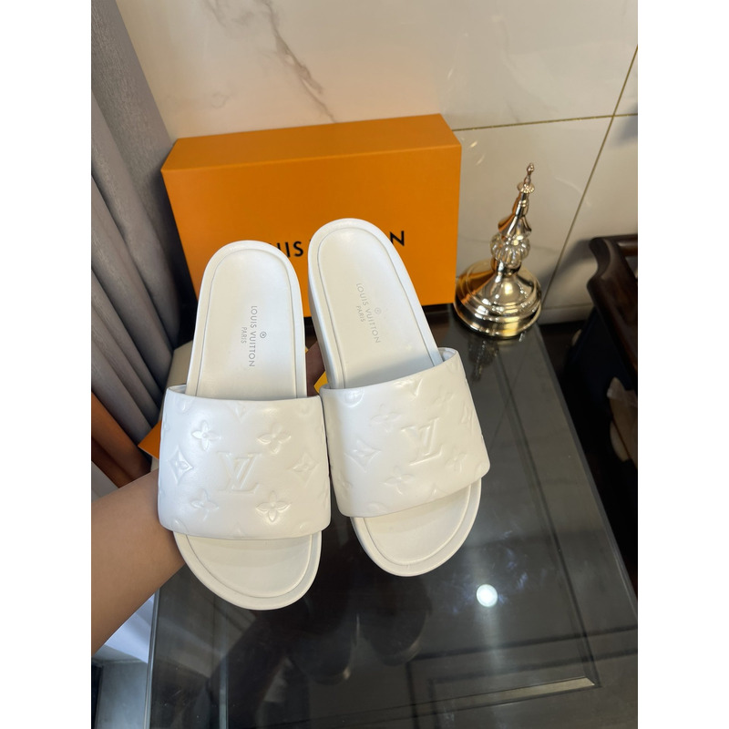 l**is V*t*n jumbo flatform mule white