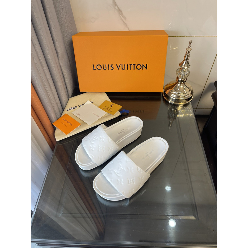 l**is V*t*n jumbo flatform mule white