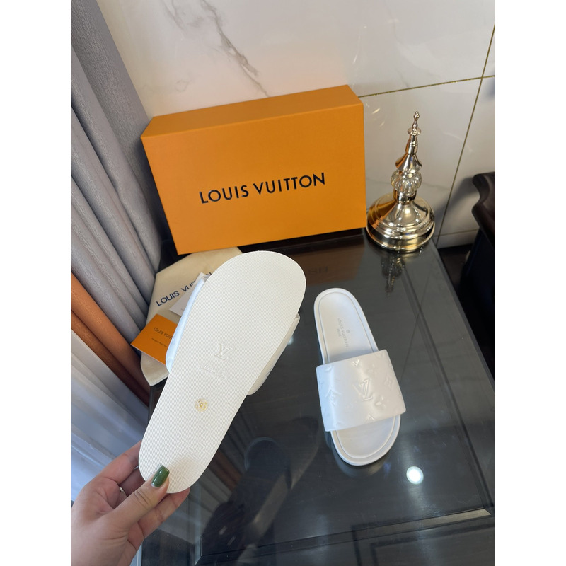 l**is V*t*n jumbo flatform mule white