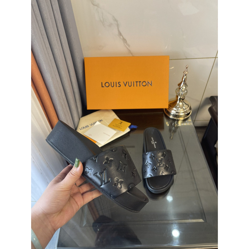 l**is V*t*n jumbo flatform mule black