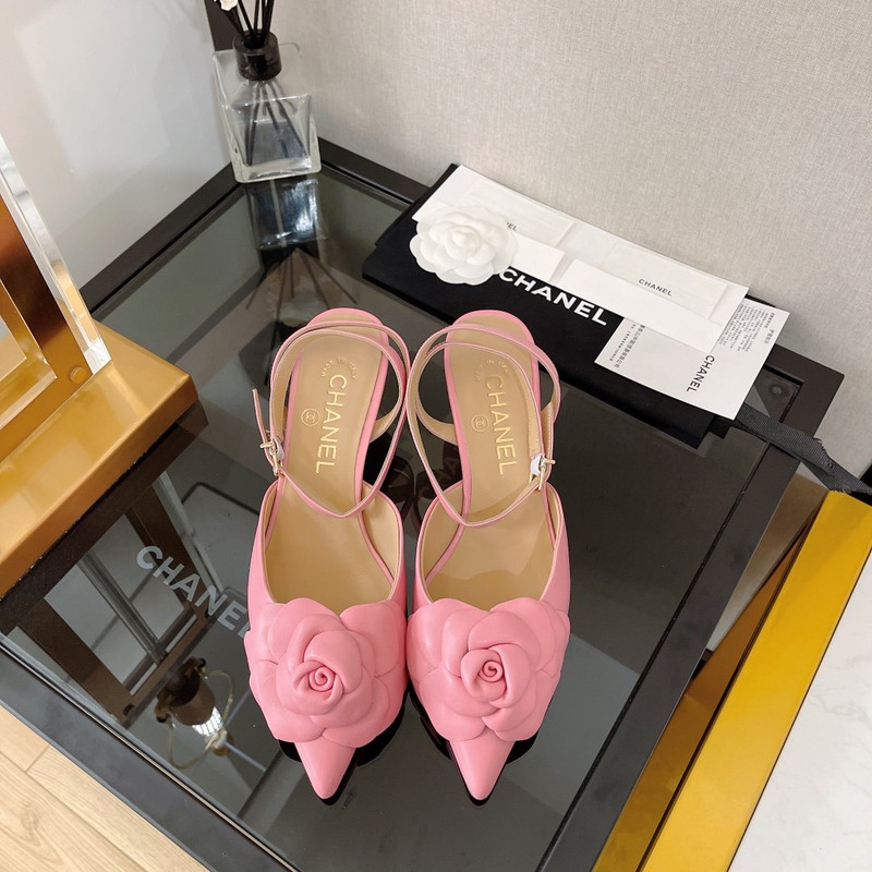 Ch*el camellia leather sandals pink