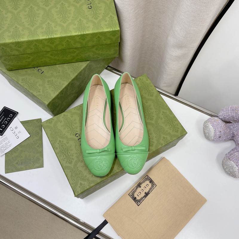 G*u*i women''s ballet flat with double g green leather