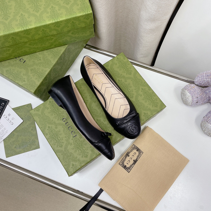 G*u*i women''s ballet flat with double g black leather