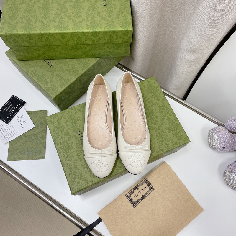 G*u*i women''s ballet flat with double g white leather