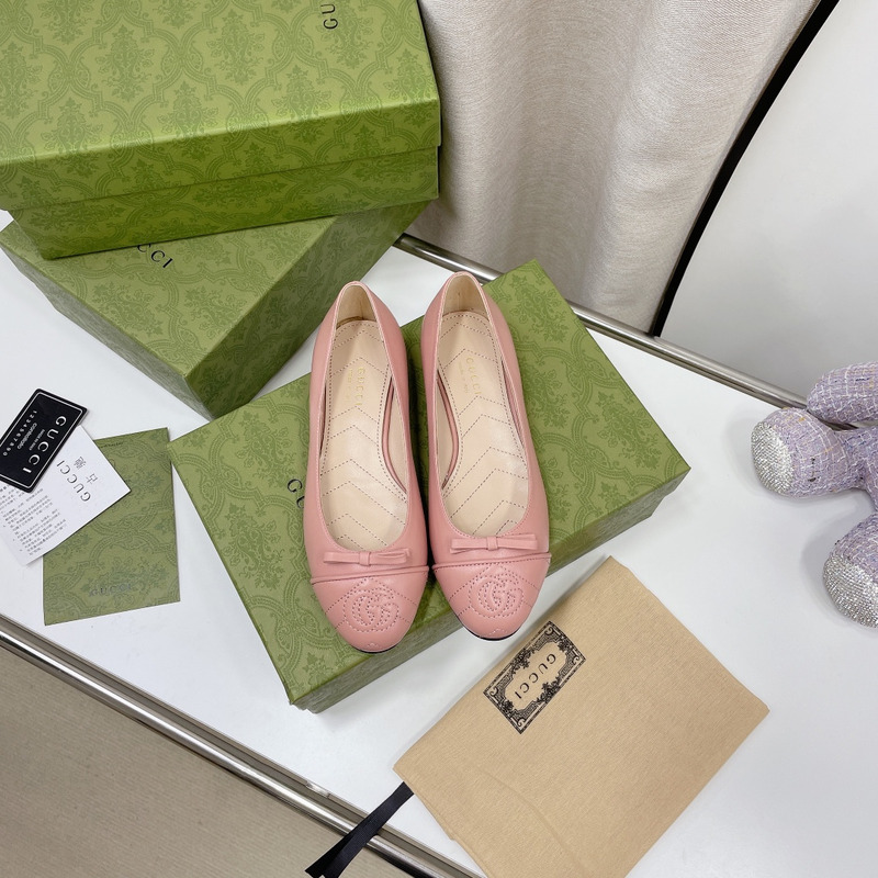 G*u*i women''s ballet flat with double g light pink leather