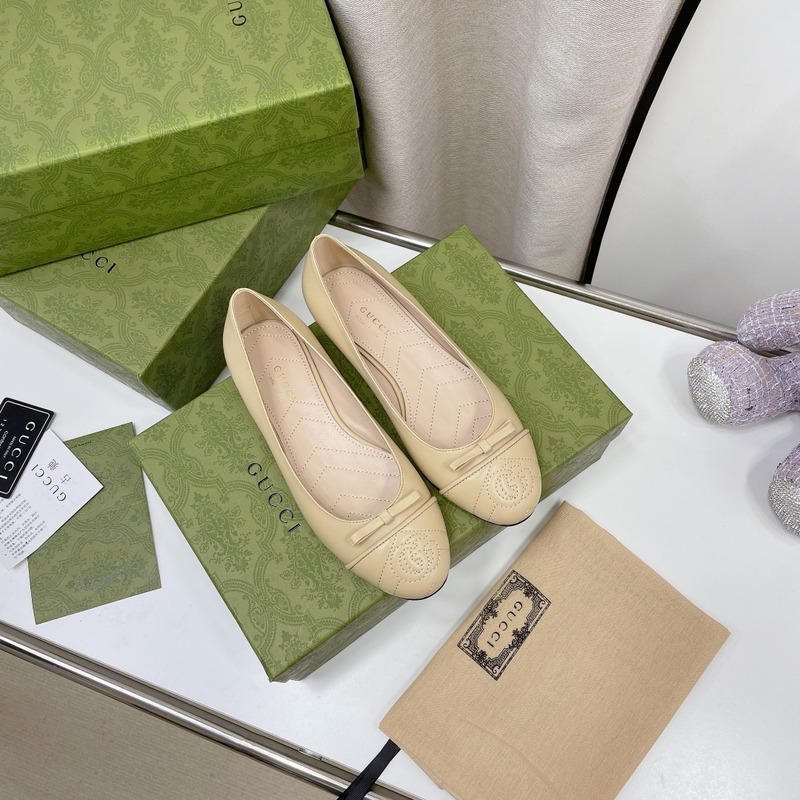 G*u*i women''s ballet flat with double g apricot leather