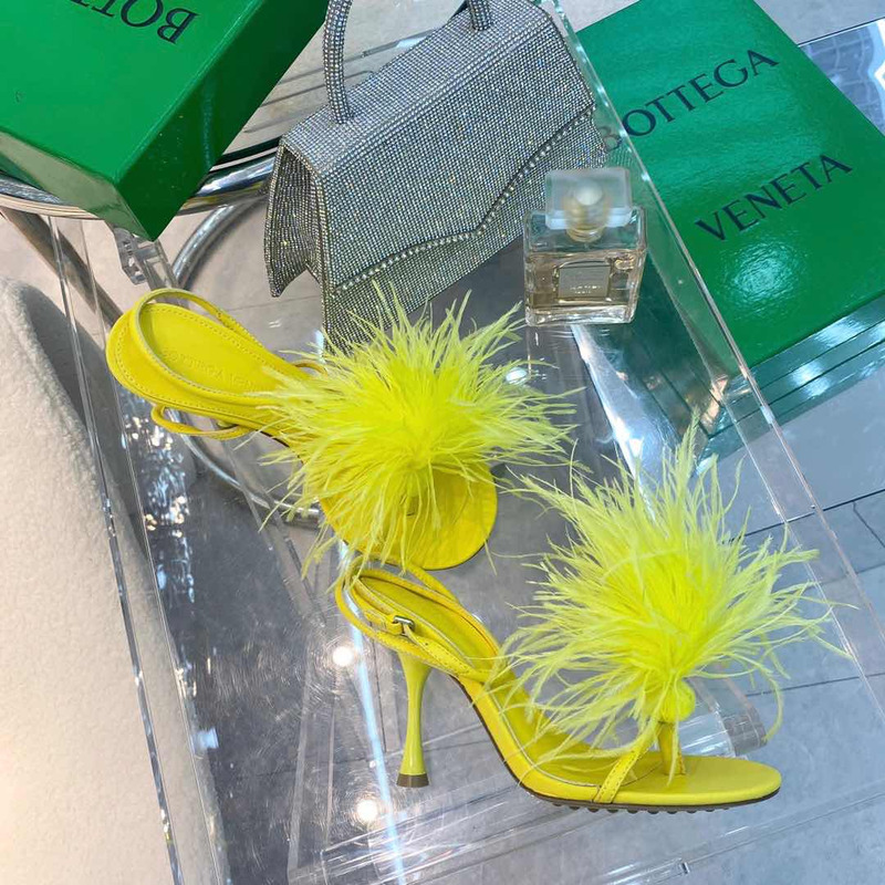 Bo*te*ga ve*ne*ta dot feather-trimmed leather sandals yellow