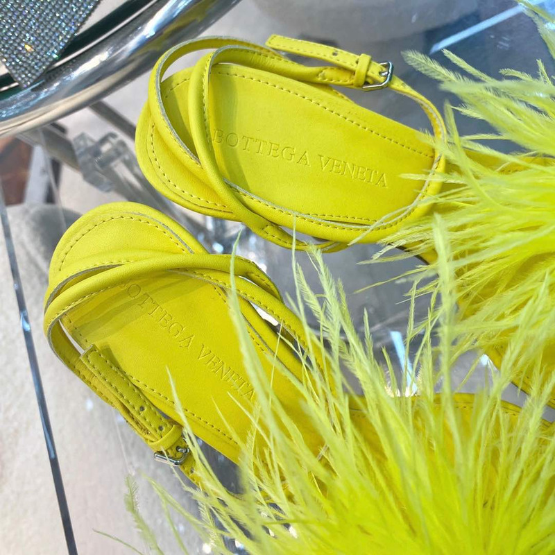 Bo*te*ga ve*ne*ta dot feather-trimmed leather sandals yellow