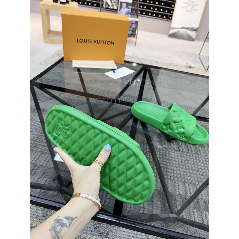 l**is V*t*n waterfront slippers green