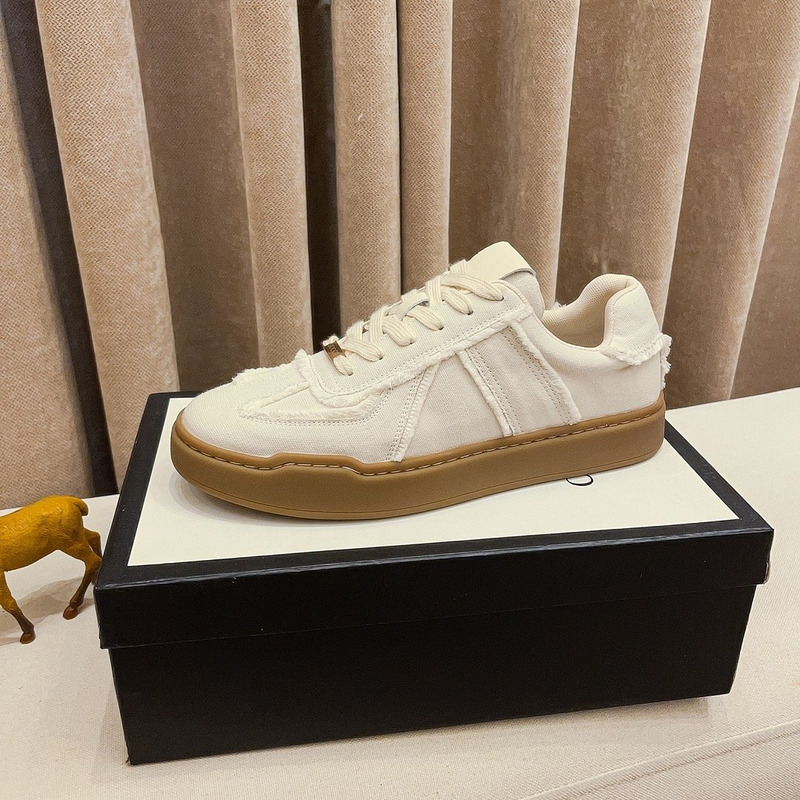 G*u*i cavas sneakers beige