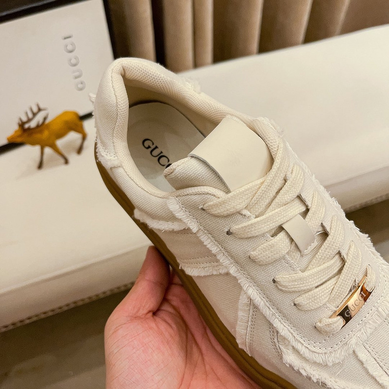 G*u*i cavas sneakers beige