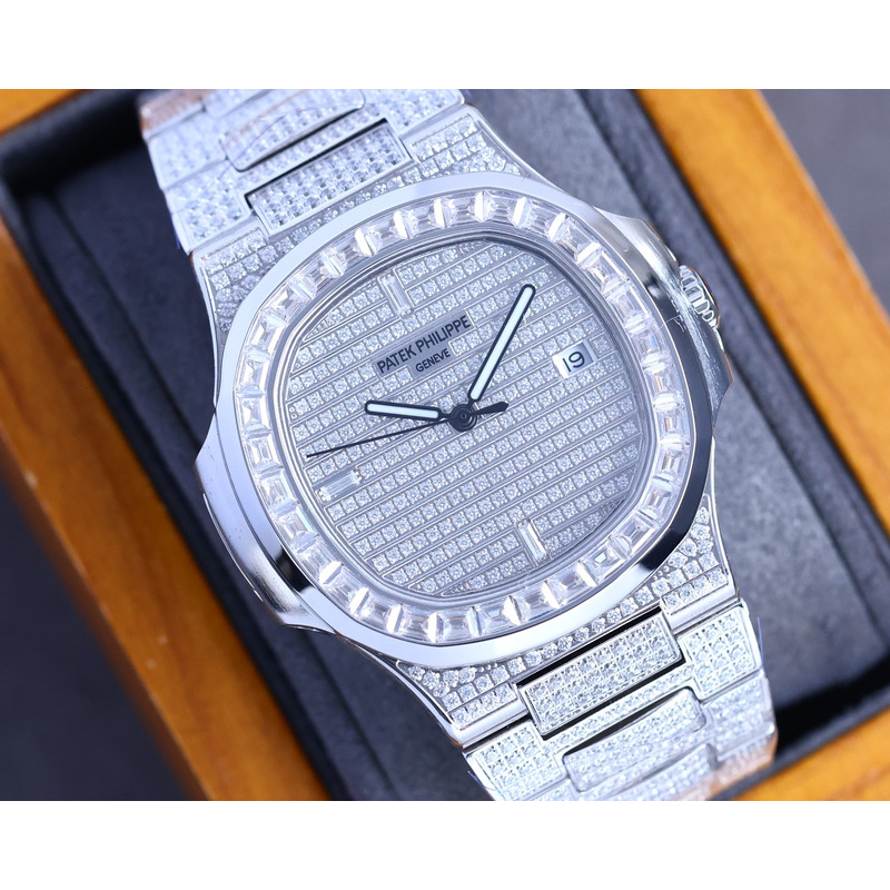 Patek Philippe Nautilus 5719 Grey Emerald Diamonds