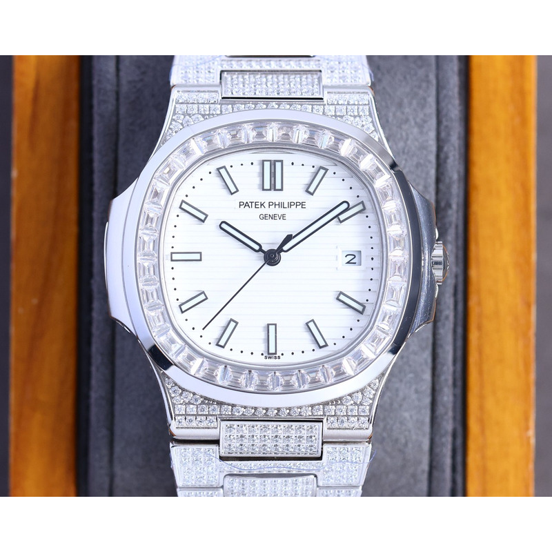 Patek Philippe Nautilus 5711 White/Black Emerald Diamonds