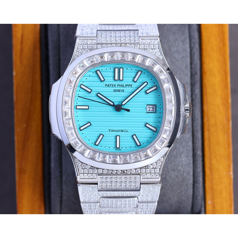 Patek Philippe Nautilus 5711 White/Blue Emerald Diamond