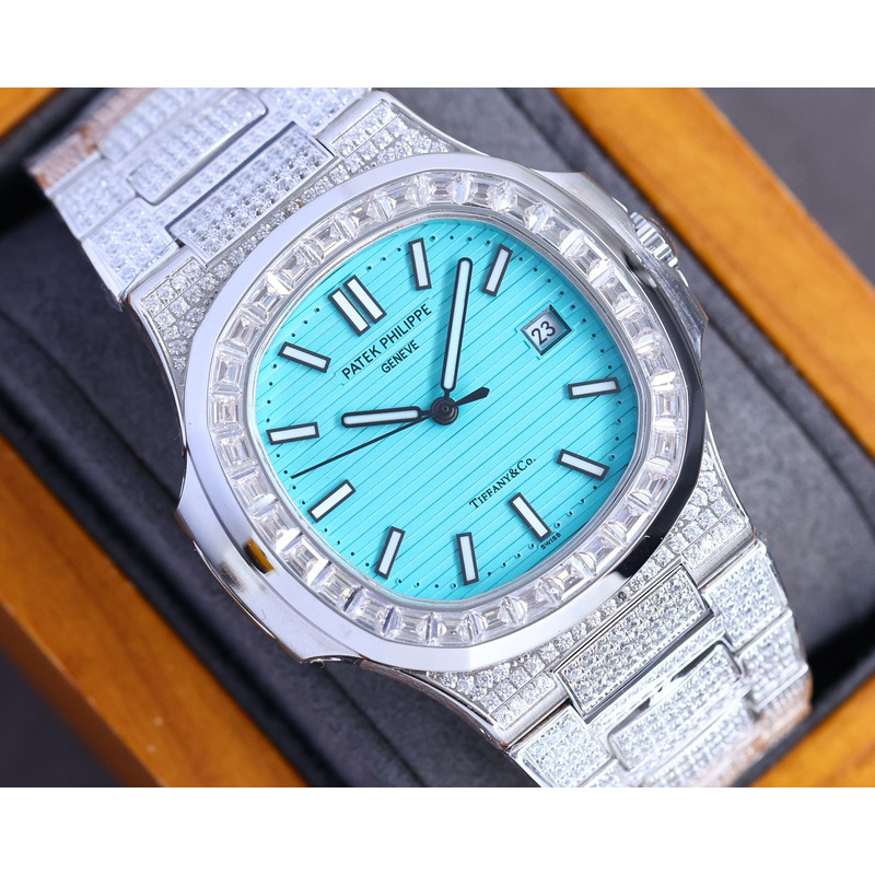 Patek Philippe Nautilus 5711 White/Blue Emerald Diamond