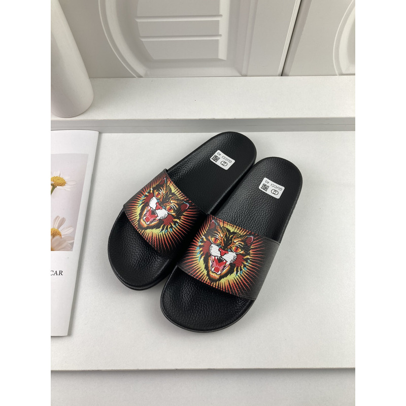 G*u*i tiger sandals black