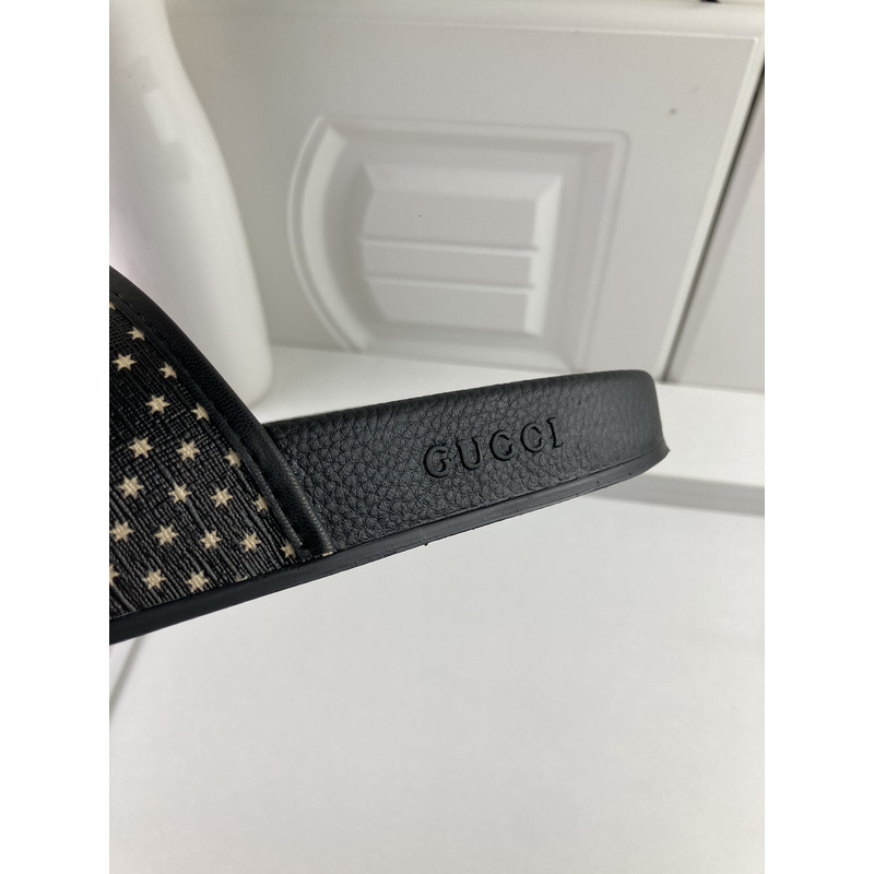 G*u*i logo sandals black