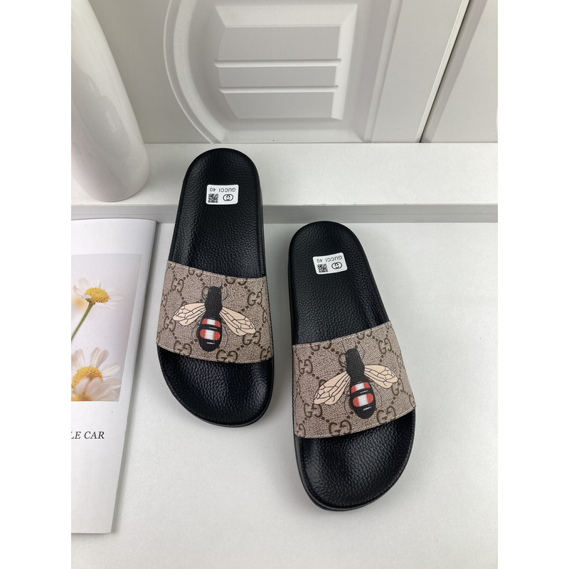 G*u*i bee print beach slippers