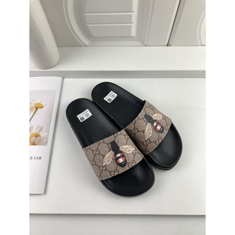 G*u*i bee print beach slippers