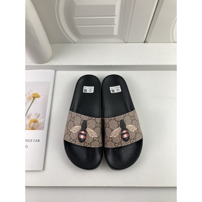 G*u*i bee print beach slippers