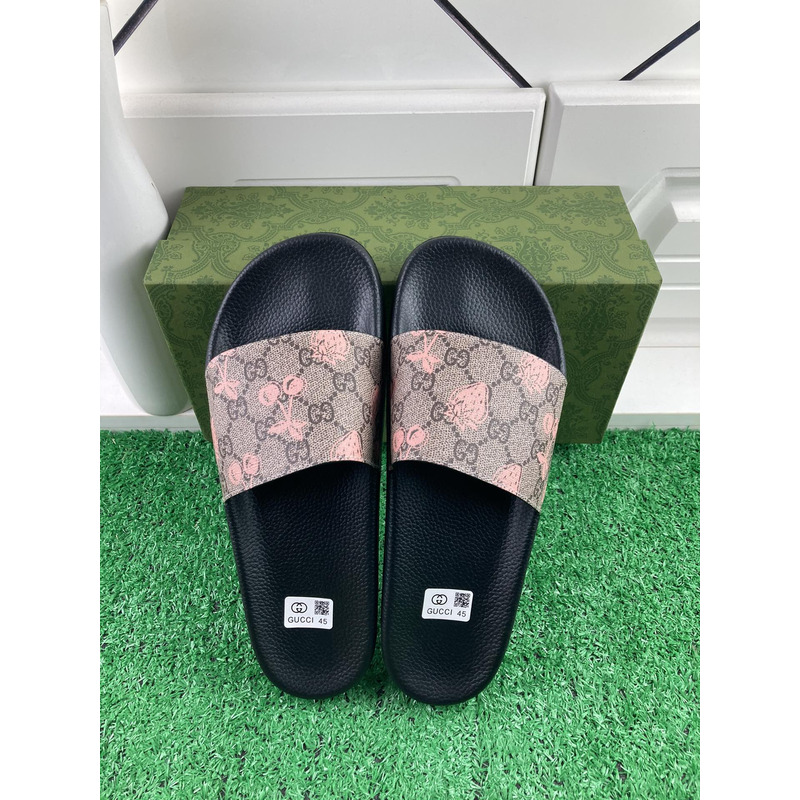 G*u*i berry print slippers