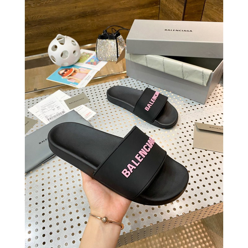 Ba*len*cia*ga pool slide sandal in black rubber with pink 3d Ba*len*cia*ga logo