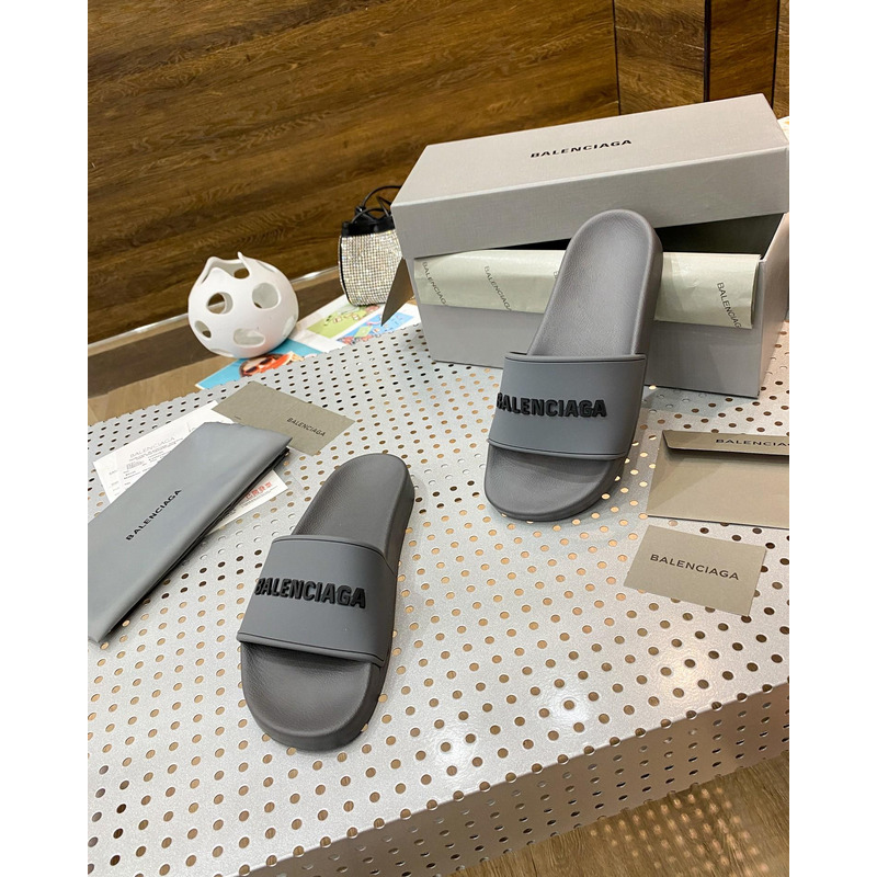 Ba*len*cia*ga pool slide sandal in grey rubber with black 3d Ba*len*cia*ga logo