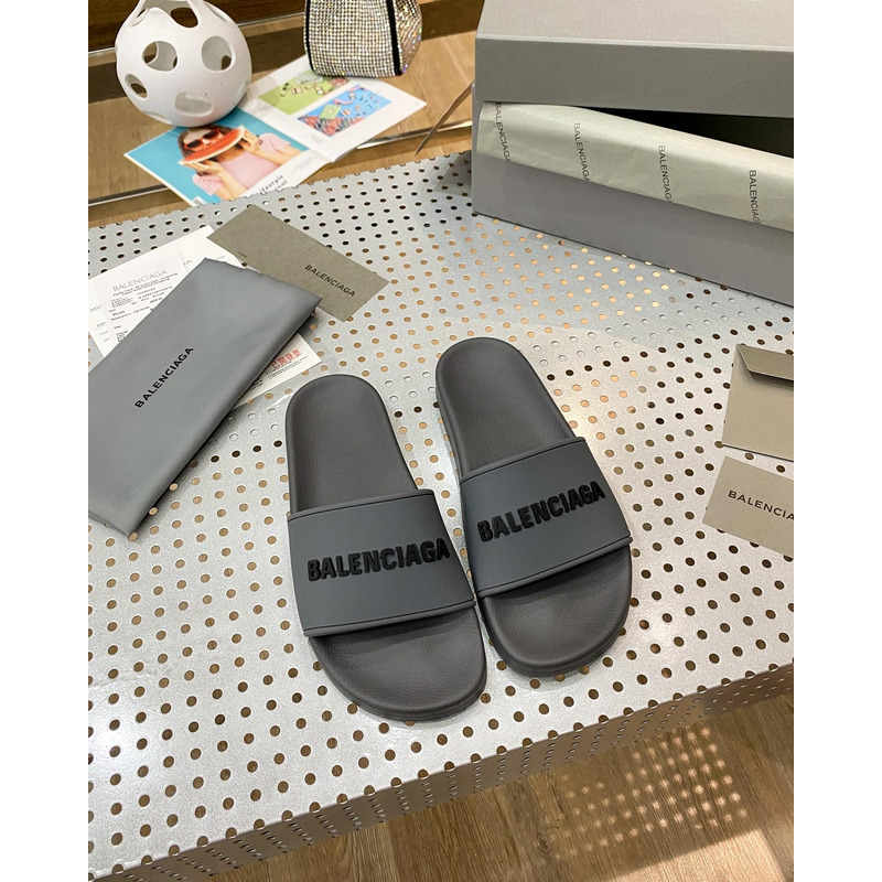 Ba*len*cia*ga pool slide sandal in grey rubber with black 3d Ba*len*cia*ga logo