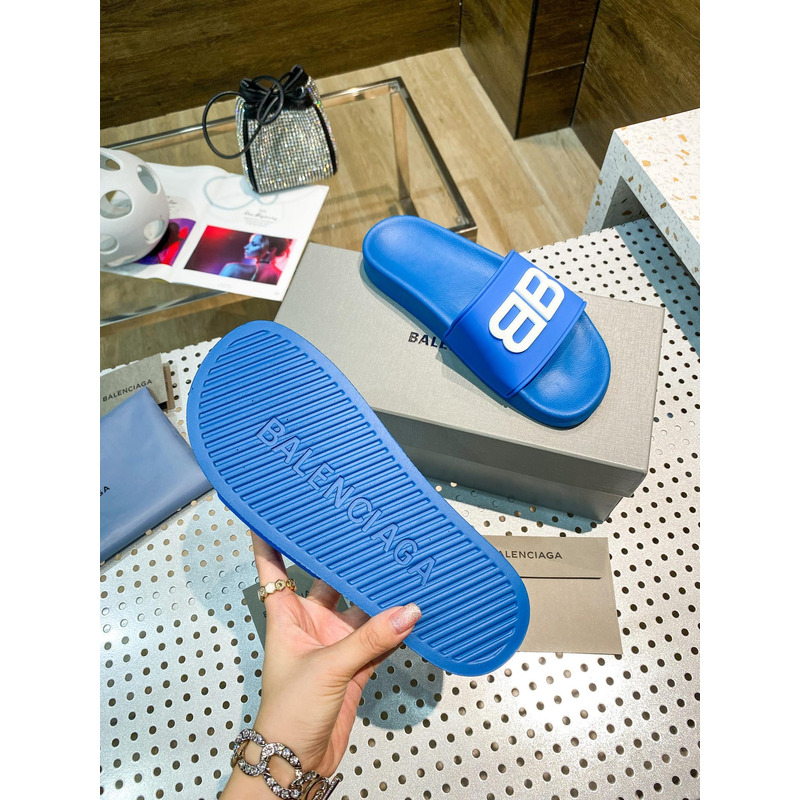 Ba*len*cia*ga glow-in-the-dark bb pool slides blue