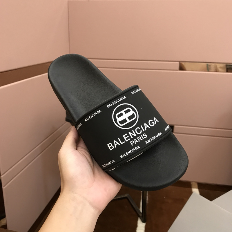 Ba*len*cia*ga pool logo slides black