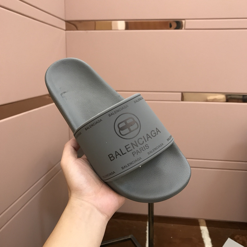 Ba*len*cia*ga pool logo slides gray