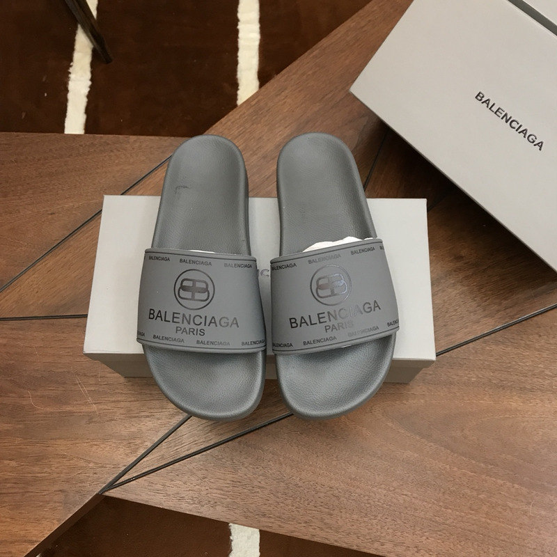 Ba*len*cia*ga pool logo slides gray