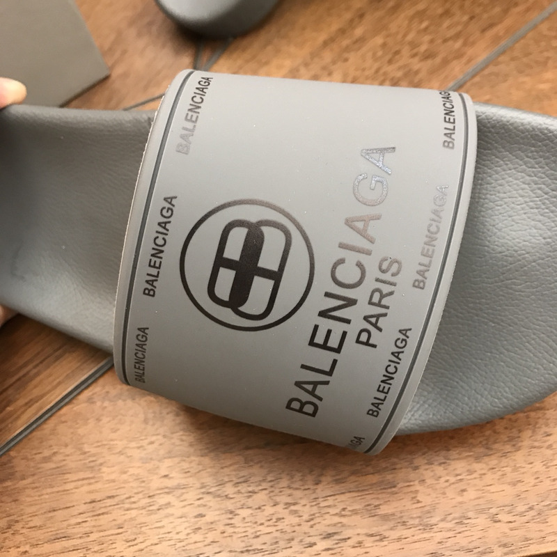 Ba*len*cia*ga pool logo slides gray